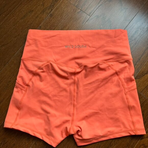 Wild South Coral workout shorts with pockets - Picture 2 of 7